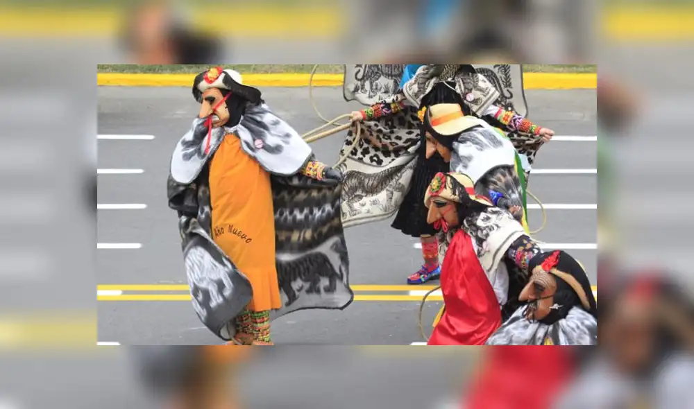 Familias enteras disfrutaron del variado y colorido cronograma del Desfile Militar. (Foto: La República)