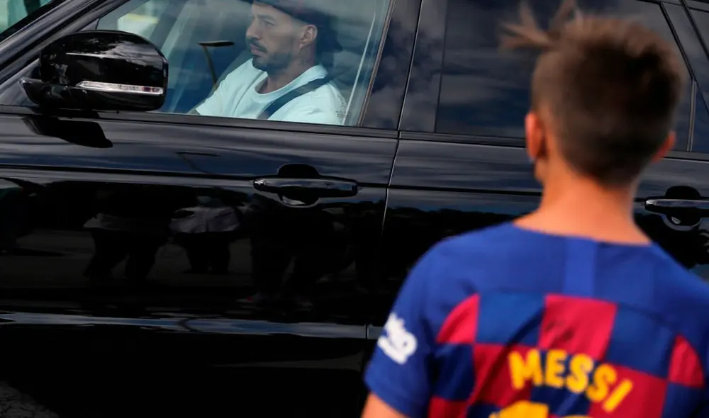 Al ver que Lionel Messi no llegó al Camp Nou para entrenar, el pequeño se puso a llorar. Foto: Sports Center
