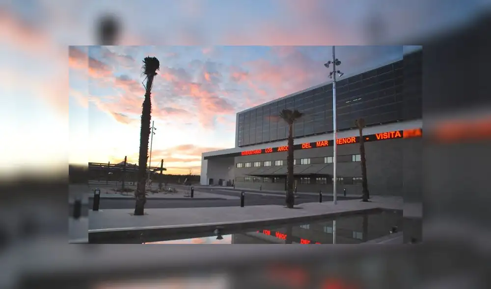Tras tener sintomatología, el anciano se acercó por su cuenta al Hospital Los Arcos, en Murcia. (Foto: David Pernas) Tras tener sintomatología, el anciano se acercó por su cuenta al Hospital Los Arcos, en Murcia. (Foto: David Pernas)