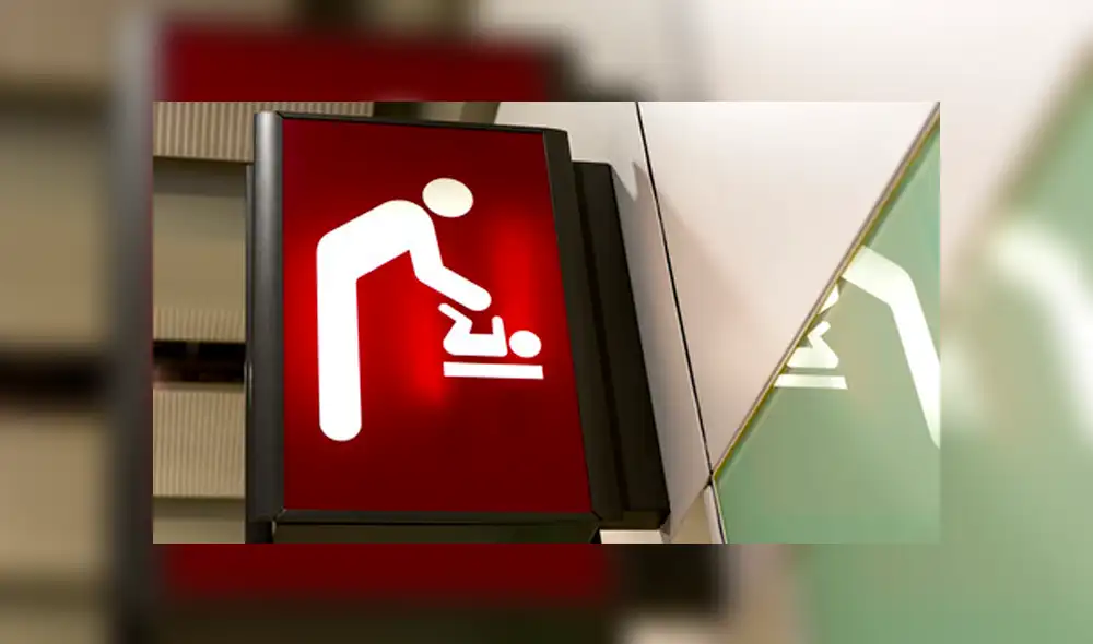 Padres peruanos piden cambiadores para bebés en baños de hombres
