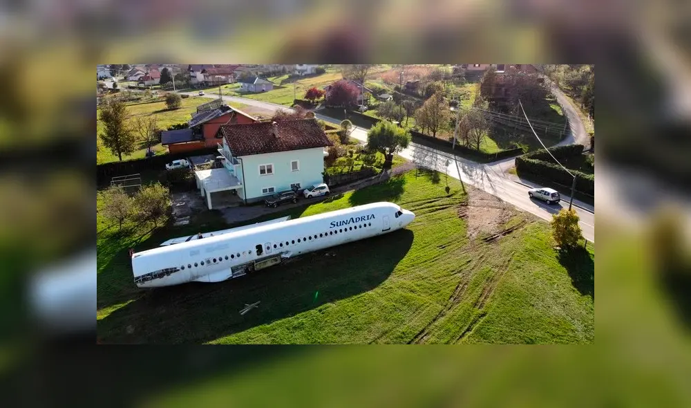 Compró un avión para convertirlo en un parque de diversiones Compró un avión para convertirlo en un parque de diversiones