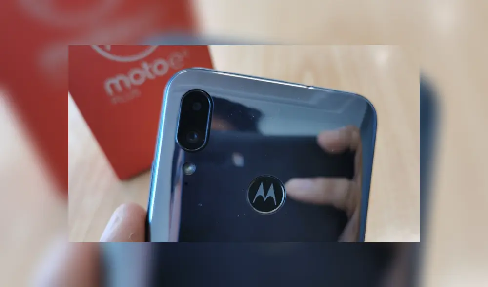 El Moto E6 Plus cuenta con un sensor de huellas digitales en la parte trasera. Foto: Juan José López Cuya.