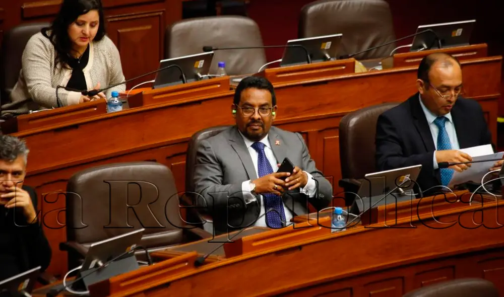 Fujimorista César Segura se puso tapones en los oídos cuando habló Marco Arana [GALERÍA]