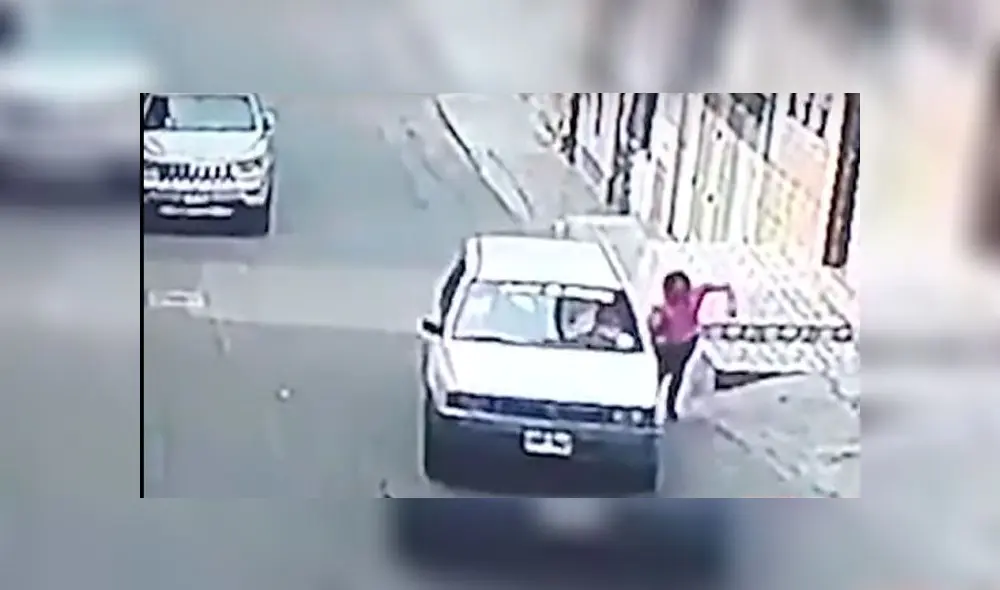 Anciana fue víctima de robo en modalidad 'arrastre'. Créditos: Captura.