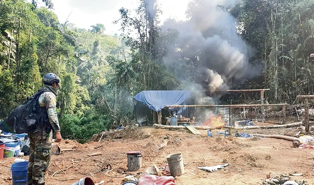 Operativo. Las fuerzas del orden destruyeron 41 campamentos y maquinarias utilizadas por mineros ilegales para extraer oro. Operativo. Las fuerzas del orden destruyeron 41 campamentos y maquinarias utilizadas por mineros ilegales para extraer oro.