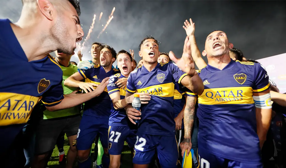 Carlos Zambrano celebrando con sus compañeros de Boca Juniors el título de la Superliga Argentina 2019-2020. | Foto: @BocaJrsOficial Carlos Zambrano celebrando con sus compañeros de Boca Juniors el título de la Superliga Argentina 2019-2020. | Foto: @BocaJrsOficial