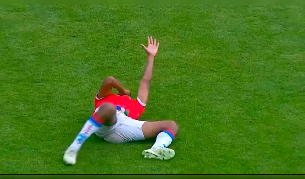 Liga 1: Defensor de Unión Comercio simula una falta del propio árbitro [VIDEO]