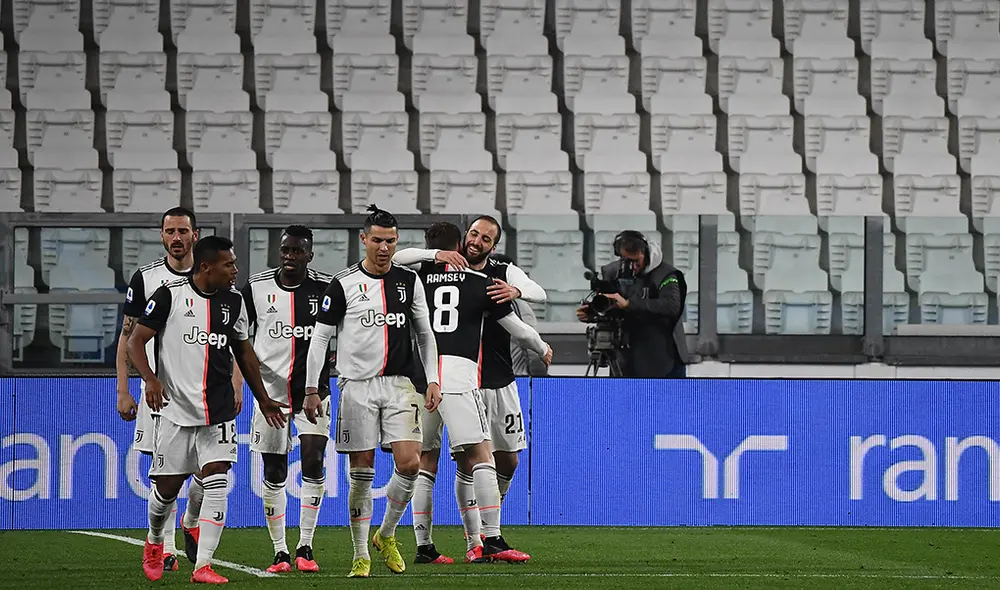 Jugadores de la Juventus celebrando un gol a estadio vacío. | Foto: AFP