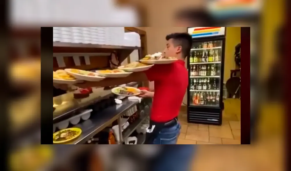 El joven asombró por llevar más de 5 platillos en un brazo. Foto: ntwrk/TikTok