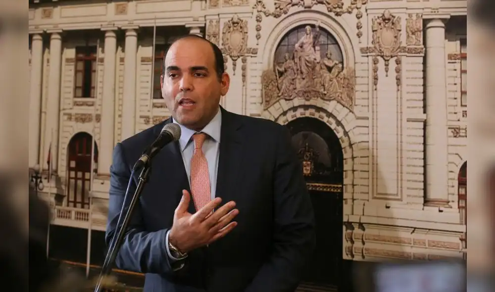 Gilbert Violeta y Fernando Zavala discrepan por cambios ministeriales
