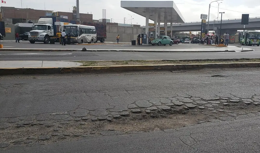 Piden reparar vías. Piden reparar vías.