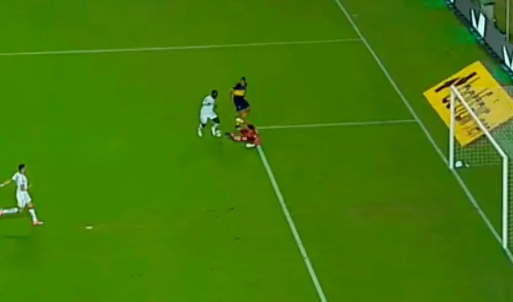Luis Caicedo cometió un insólito autogol y prácticamente sentenció la eliminación de LDU de Quito en la Copa Libertadores 2019. | Foto: Fox Sports Luis Caicedo cometió un insólito autogol y prácticamente sentenció la eliminación de LDU de Quito en la Copa Libertadores 2019. | Foto: Fox Sports