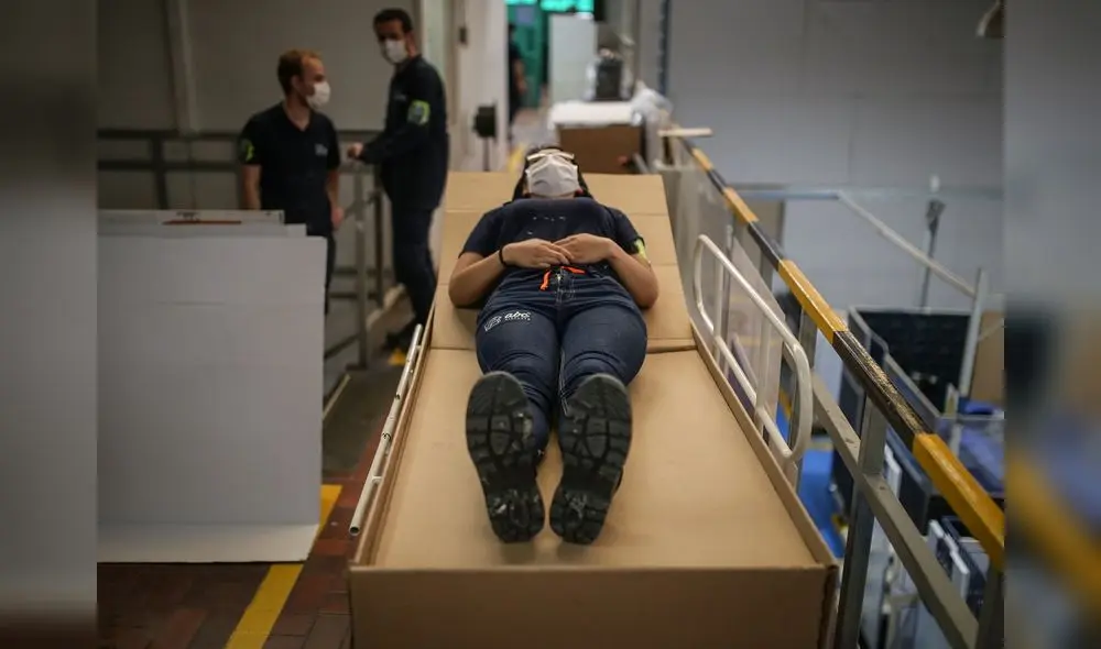 La cama ataúd permite almacenar los cadáveres sin ser manipulados por los médicos. Foto: Twitter.