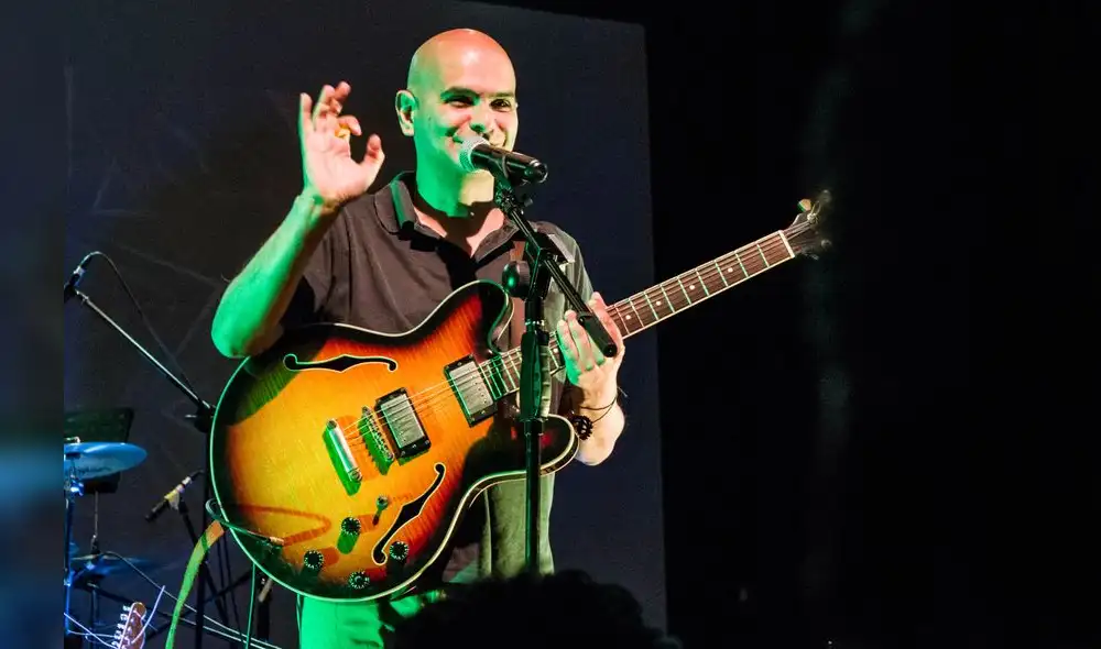 Rafo Ráez presenta acústico "Jobim-Cobain"