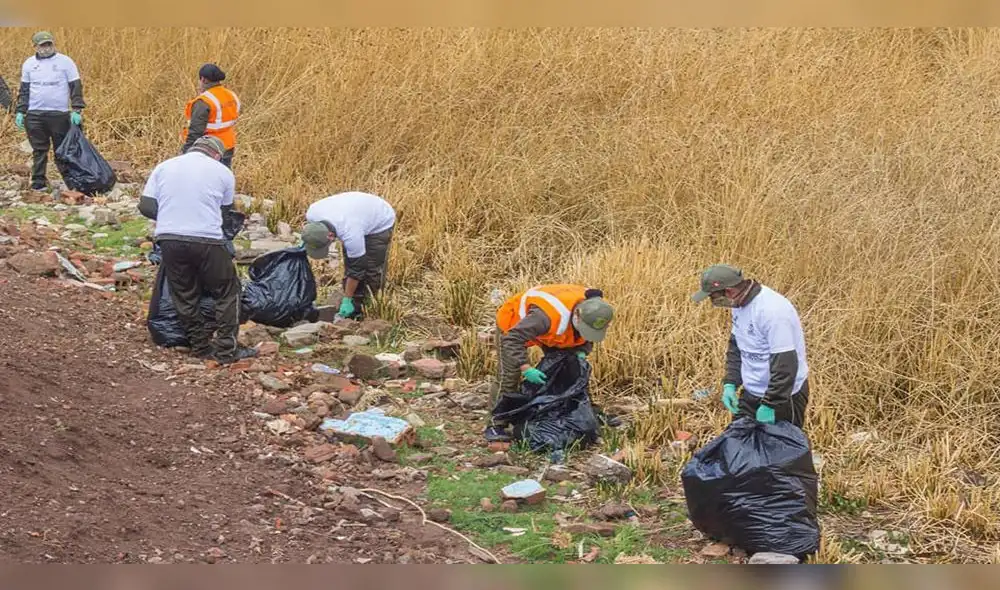 Se recogió envases de tecnopor, bolsas y botellas de plástico y hasta escombros. Foto: Municipalidad de Puno.