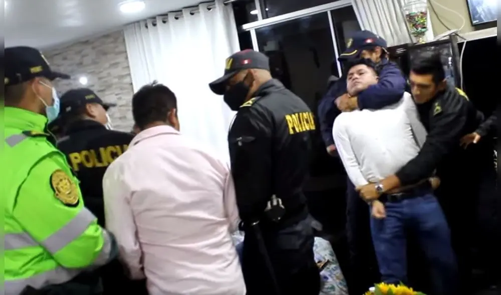 Diez personas fueron detenidas por celebrar en pleno toque de queda. Diez personas fueron detenidas por celebrar en pleno toque de queda.