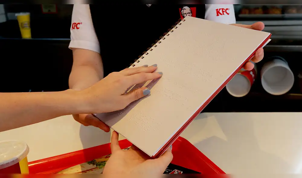KFC Perú incorpora cartas en braille en todos sus locales a nivel nacional
