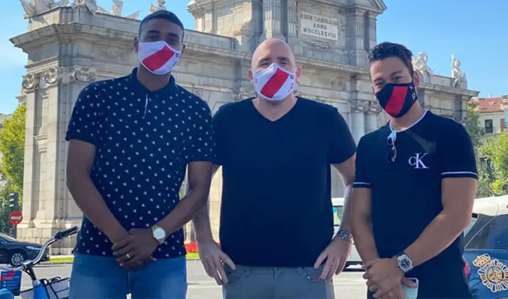 A la reunión entre Aldair Fuentes y Cristian Benavente también tenía planeado asistir Luis Advíncula, aunque al final no pudo hacerlo. Foto: @ecasareto