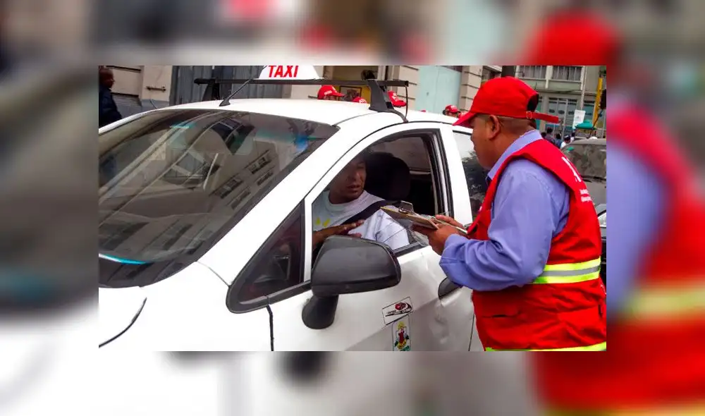 Colectiveros pincharon llantas de sus autos para impedir que ATU los traslade al depósito [FOTOS Y VIDEO]