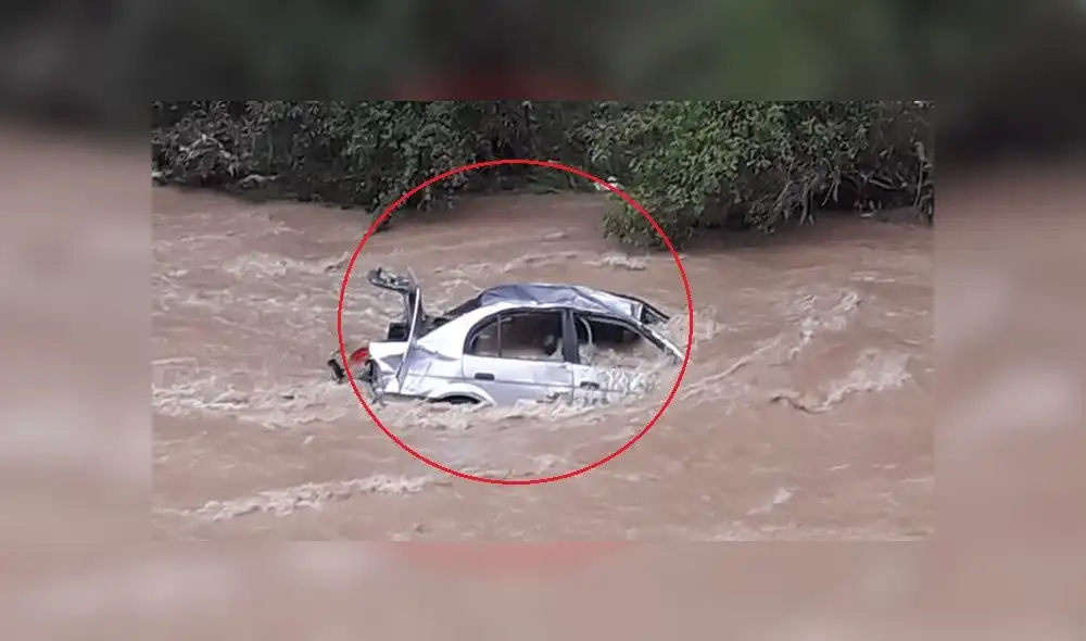 Pasco: conductor desaparece al despistar su auto en río Huallaga [VIDEO]