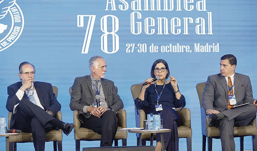 María Eugenia Mohme, presidenta del CPP, dio cuenta de la situación de agresividad hacia el periodismo, principalmente desde el Poder Ejecutivo.Fiscales intentan presionar a periodistas para revelar sus funciones o abrir sus comunicaciones. Foto: EFEMaría Eugenia Mohme, presidenta del CPP, dio cuenta de la situación de agresividad hacia el periodismo, principalmente desde el Poder Ejecutivo.Fiscales intentan presionar a periodistas para revelar sus funciones o abrir sus comunicaciones. Foto: EFE María Eugenia Mohme, presidenta del CPP, dio cuenta de la situación de agresividad hacia el periodismo, principalmente desde el Poder Ejecutivo.Fiscales intentan presionar a periodistas para revelar sus funciones o abrir sus comunicaciones. Foto: EFEMaría Eugenia Mohme, presidenta del CPP, dio cuenta de la situación de agresividad hacia el periodismo, principalmente desde el Poder Ejecutivo.Fiscales intentan presionar a periodistas para revelar sus funciones o abrir sus comunicaciones. Foto: EFE