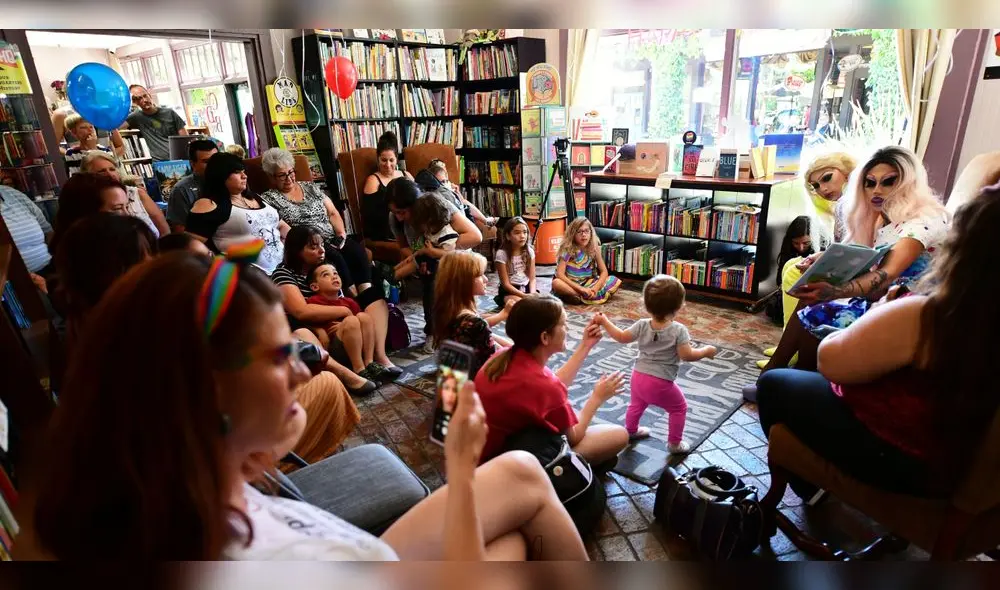 Drag queens Scalene Onixxx y Athena Kills. Drag queens Scalene Onixxx y Athena Kills.