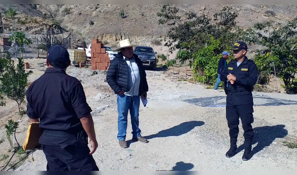 Policía patrulla la zona para intentar ubicar a los delincuentes.