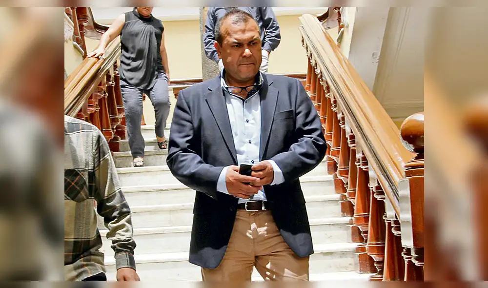 Recurso de reconsideración para anular aumento de sueldo