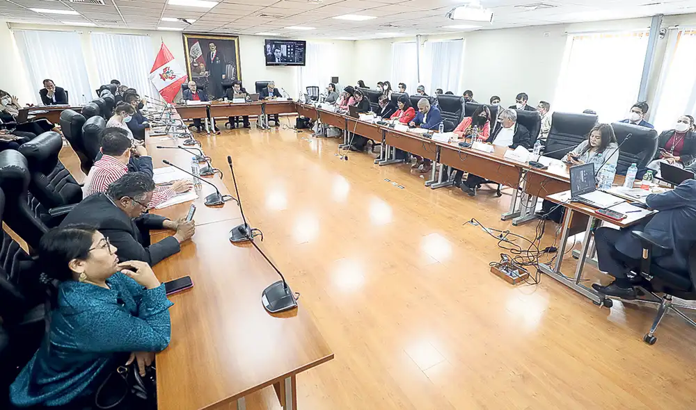 Amenaza. Por amplia mayoría, incluidos los votos del Bloque Magisterial, la Comisión de Presupuesto desoyó los criterios técnicos del MEF. Se comprometen recursos ante catástrofes y crisis. Amenaza. Por amplia mayoría, incluidos los votos del Bloque Magisterial, la Comisión de Presupuesto desoyó los criterios técnicos del MEF. Se comprometen recursos ante catástrofes y crisis.