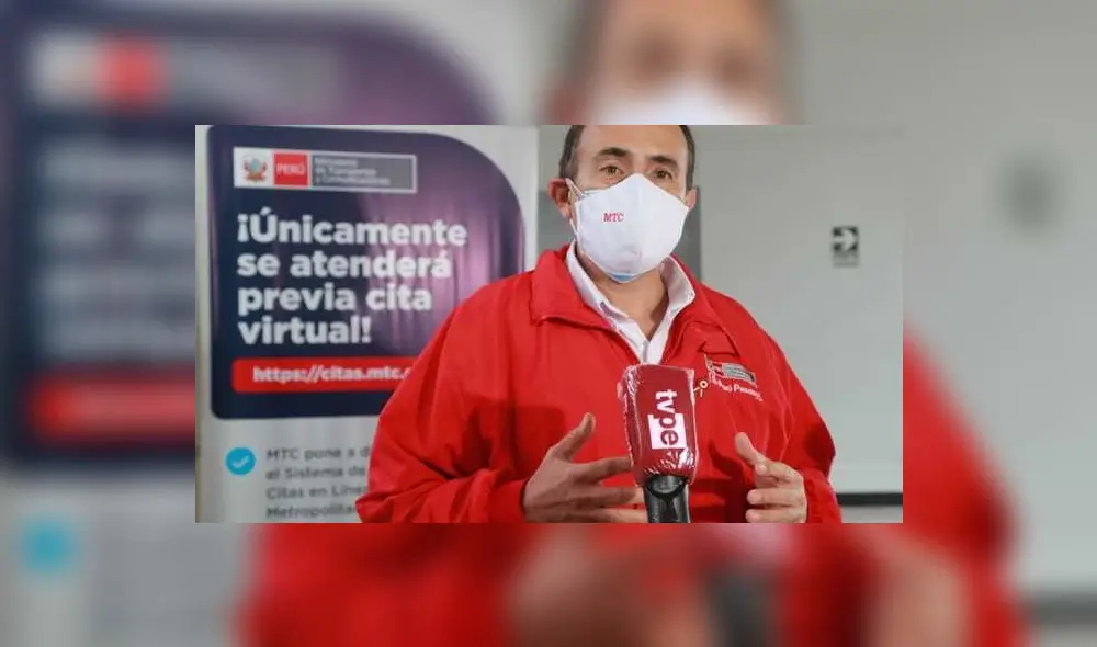 El ministro de Transportes y Comunicaciones, Carlos Estremadoyro, supervisó la atención en el Centro de Emisión de Licencias de Conducir del Cercado de Lima. /Crédito: MTC