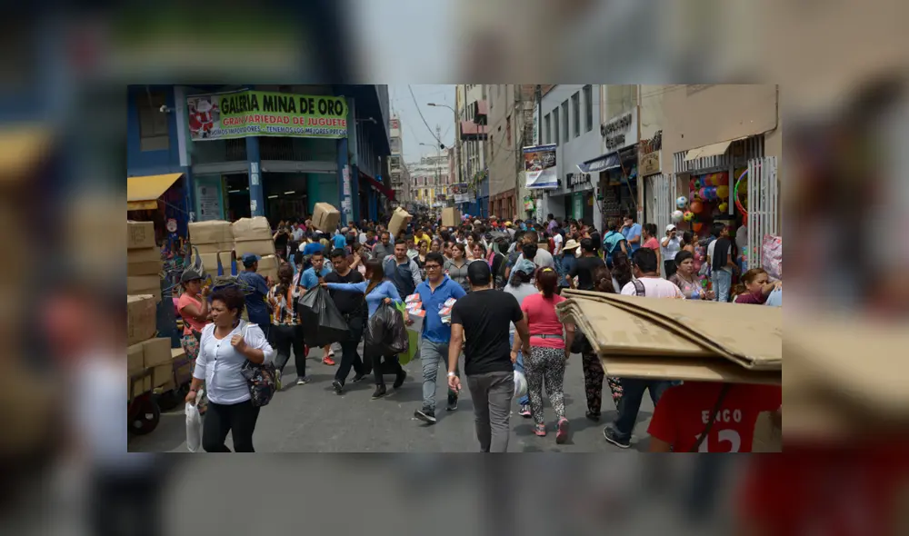 Movilizan a más de 200 orientadores para prevenir siniestros en Mercado Central, Mesa Redonda y Las Malvinas. Foto: GLR Movilizan a más de 200 orientadores para prevenir siniestros en Mercado Central, Mesa Redonda y Las Malvinas. Foto: GLR
