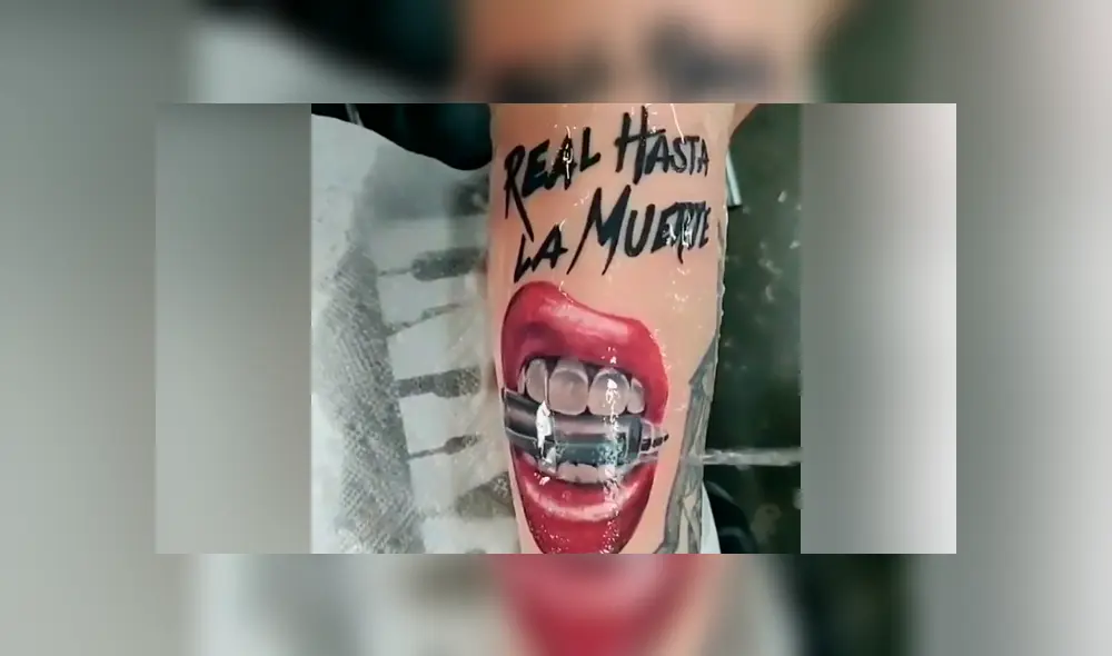El video viral de Facebook muestra el tatuaje que se hizo una joven alusivo al cantante reggaetonero Anuel AA.