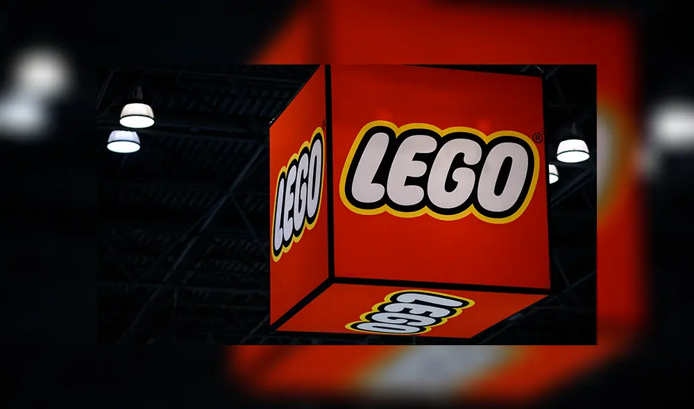 El logotipo de Lego durante la Feria Anual de Juguetes de Nueva York. | Foto: Johannes Eisele / AFP El logotipo de Lego durante la Feria Anual de Juguetes de Nueva York. | Foto: Johannes Eisele / AFP