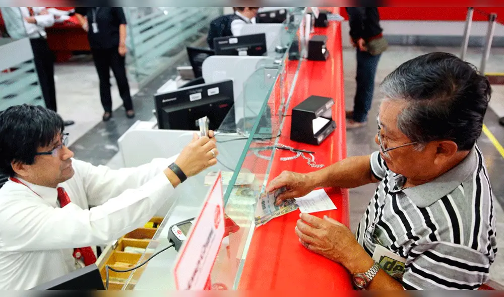 Pensionistas de Arequipa en contra de la devolución de aportes a la ONP Pensionistas de Arequipa en contra de la devolución de aportes a la ONP