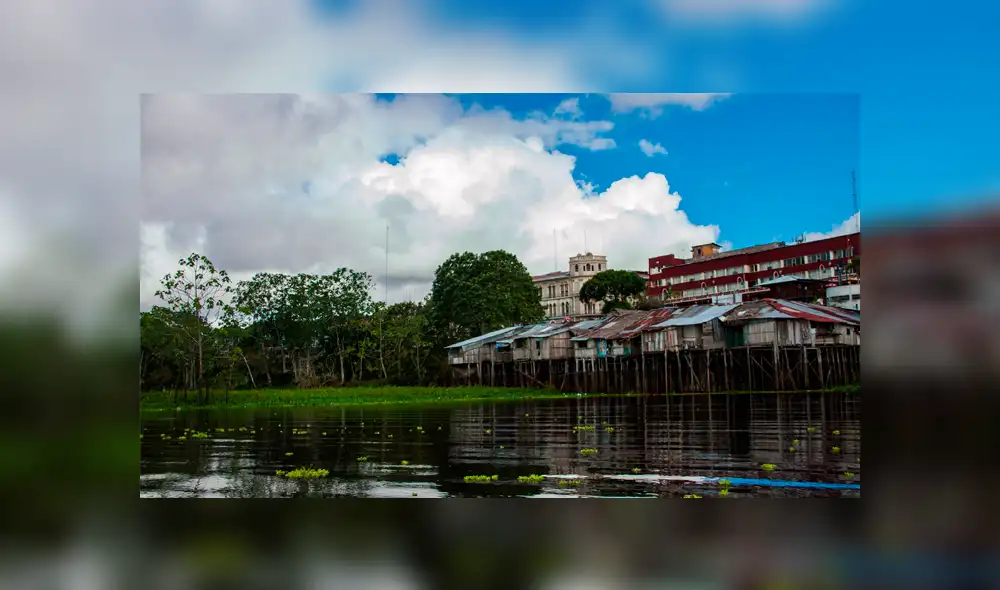 Iquitos: niños de Belén llegan a sus colegios usando tinas de plástico [VIDEO]