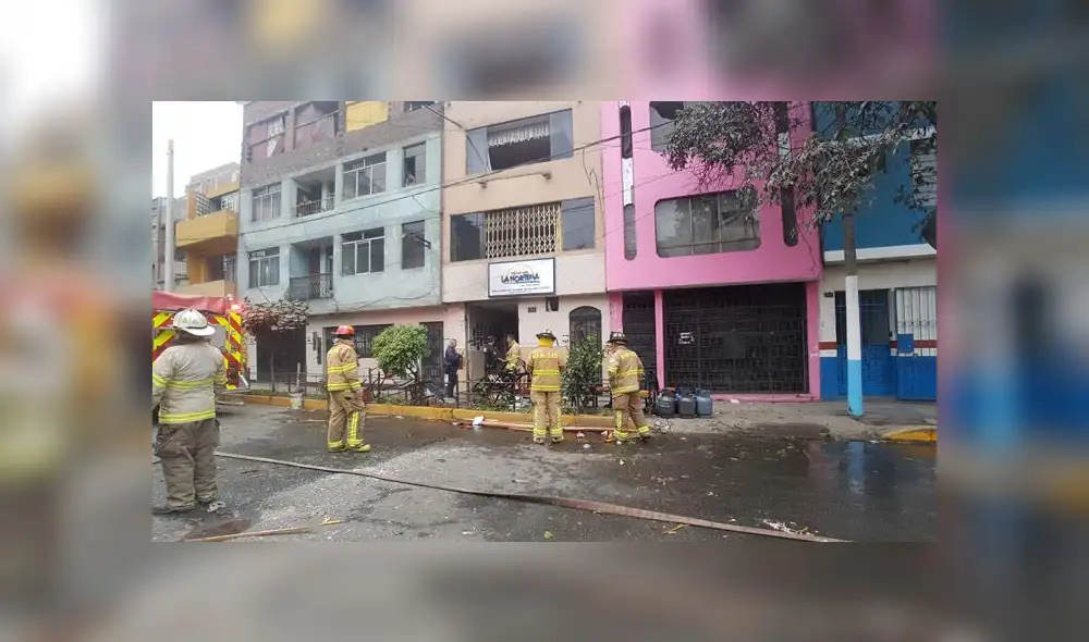 Bomberos atienden emergencia y trasladaron a heridos a los centros médicos de salud. (Foto: Grace Mora / La República)