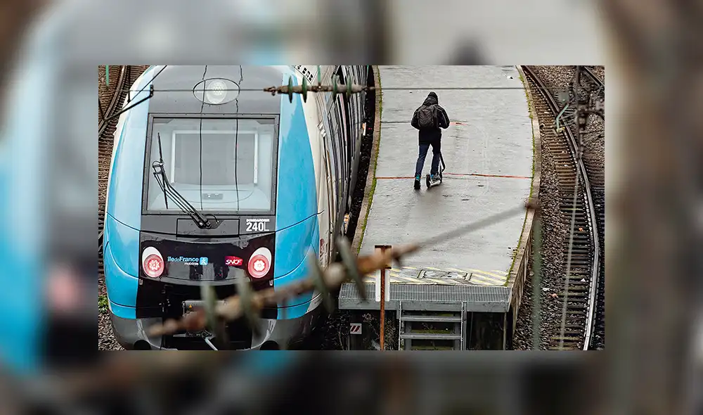 Huelga. Todo el sistema de transporte ferroviario y cientos de vuelos aerocomerciales estuvieron paralizados en varias ciudades de Francia.