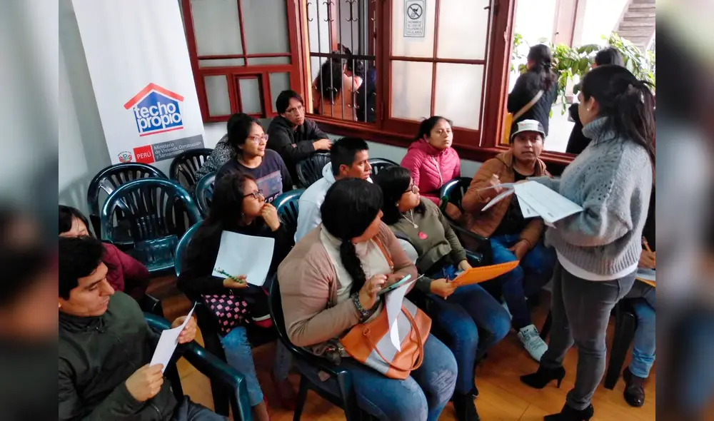 Previo a la inscripción, los jóvenes reciben charlas informativas Previo a la inscripción, los jóvenes reciben charlas informativas