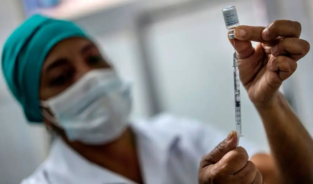 El titular de Salud Pública refirió que todos los procesos fueron aprobados por el Centro para el Control Estatal de Medicamentos, Equipos y Dispositivos Médicos (CECMED). Foto: EFE El titular de Salud Pública refirió que todos los procesos fueron aprobados por el Centro para el Control Estatal de Medicamentos, Equipos y Dispositivos Médicos (CECMED). Foto: EFE