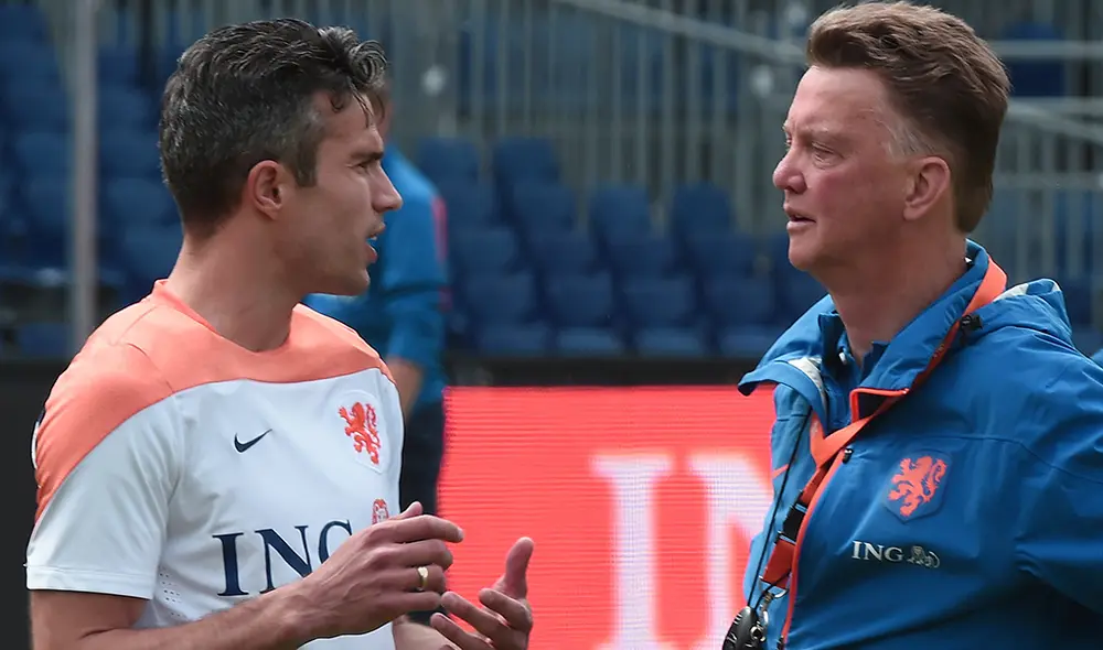Robin van Persie contó que Louis van Gaal lo abofeteó en el Mundial de Brasil 2014. Foto: AFP Robin van Persie contó que Louis van Gaal lo abofeteó en el Mundial de Brasil 2014. Foto: AFP
