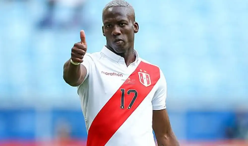 Luis Advíncula - Universitario
