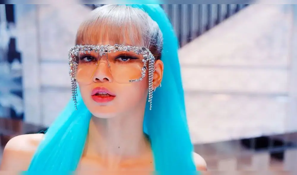 Desliza para ver más fotos de Lisa de BLACKPINK y Kai de EXO.