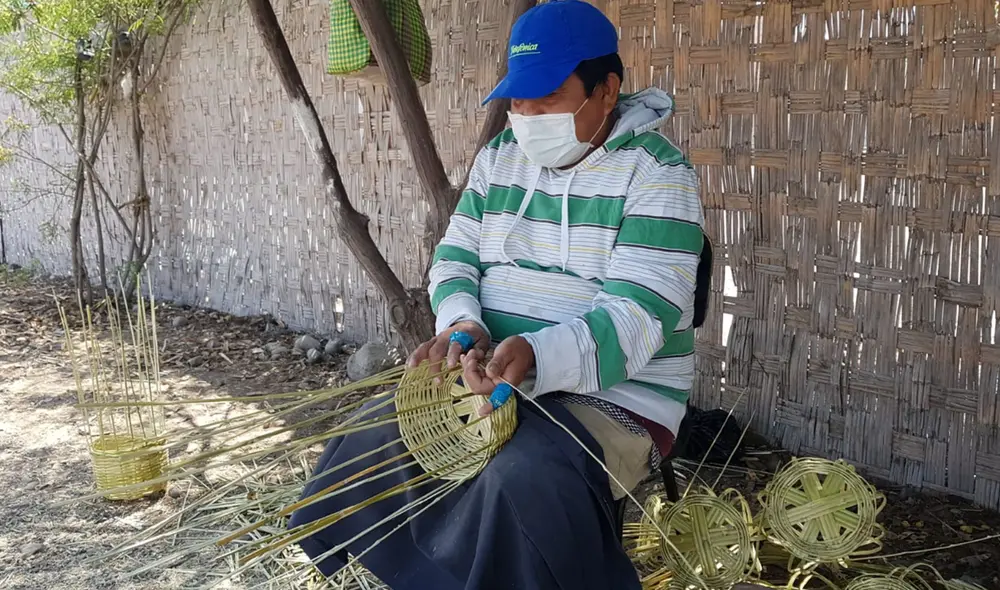 Artesano se instaló en un pequeño puesto frente al óvalo Callao Foto: Liz Ferrer/ Tacna