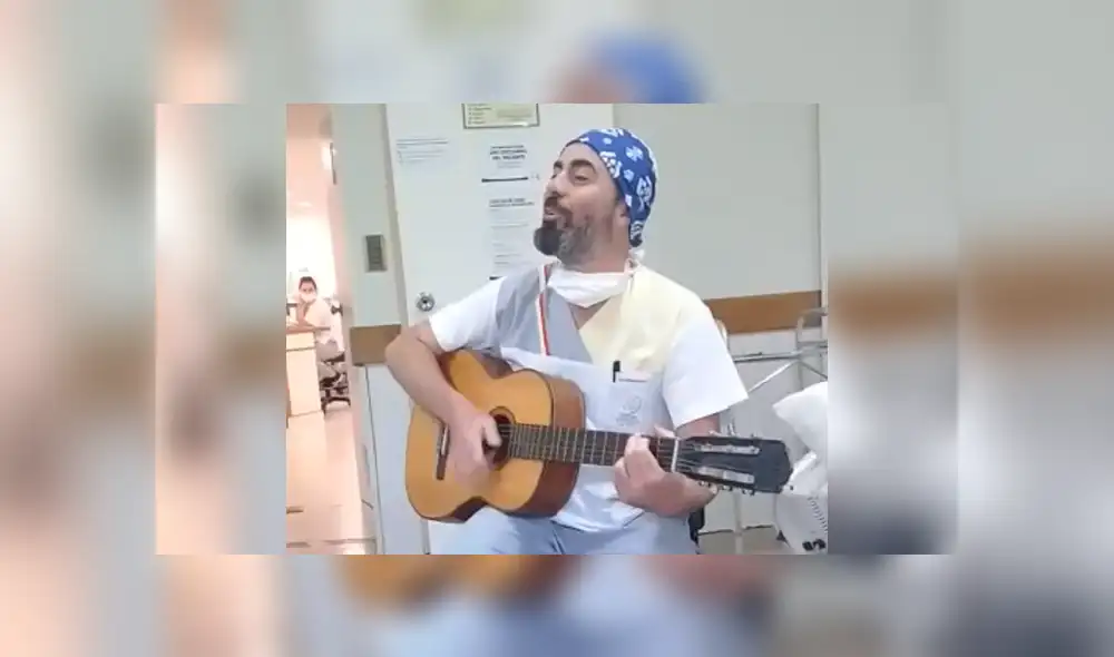 Enfermero canta a pacientes para aliviarles el dolor. Foto: Captura