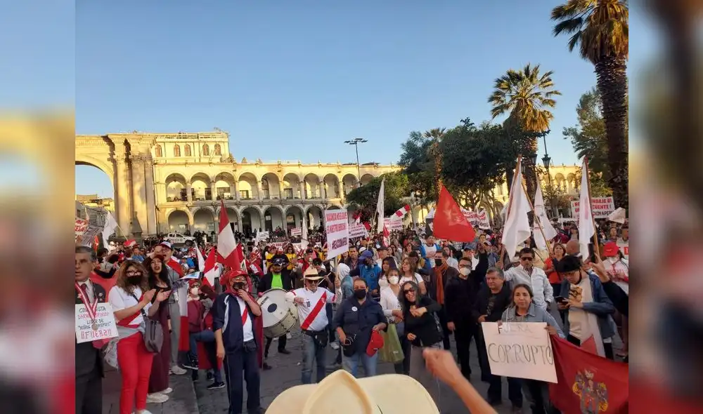 Manifestantes en Arequipa. Foto: Leonela Aquino/URPI