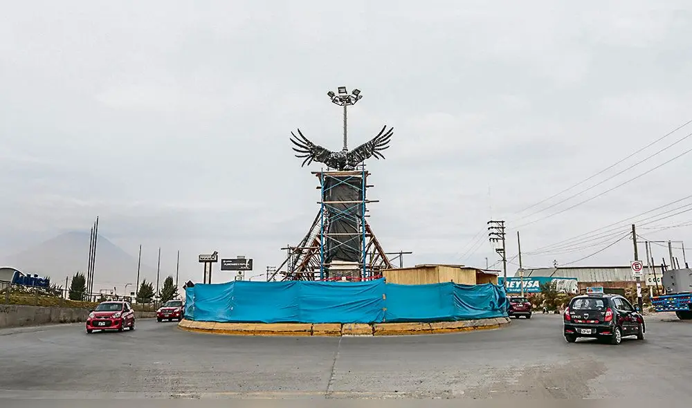 IMAGEN. En la entrada a Arequipa, se instala la imagen del cóndor. Se habría reemplazado al león.