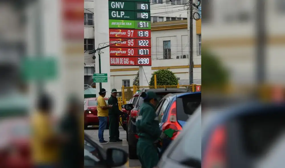 Grifos deben reducir precio de los combustibles hasta en S/ 0,42 por galón