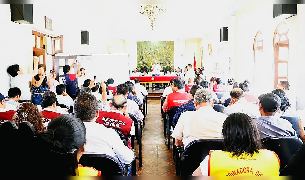 Alcalde se reunió con diversas funcionarios y pobladores.