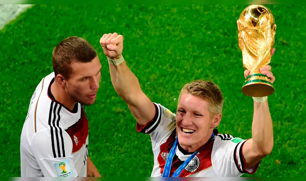 Bastian Schweinsteiger anunció su retiro del fútbol profesional. Bastian Schweinsteiger anunció su retiro del fútbol profesional.