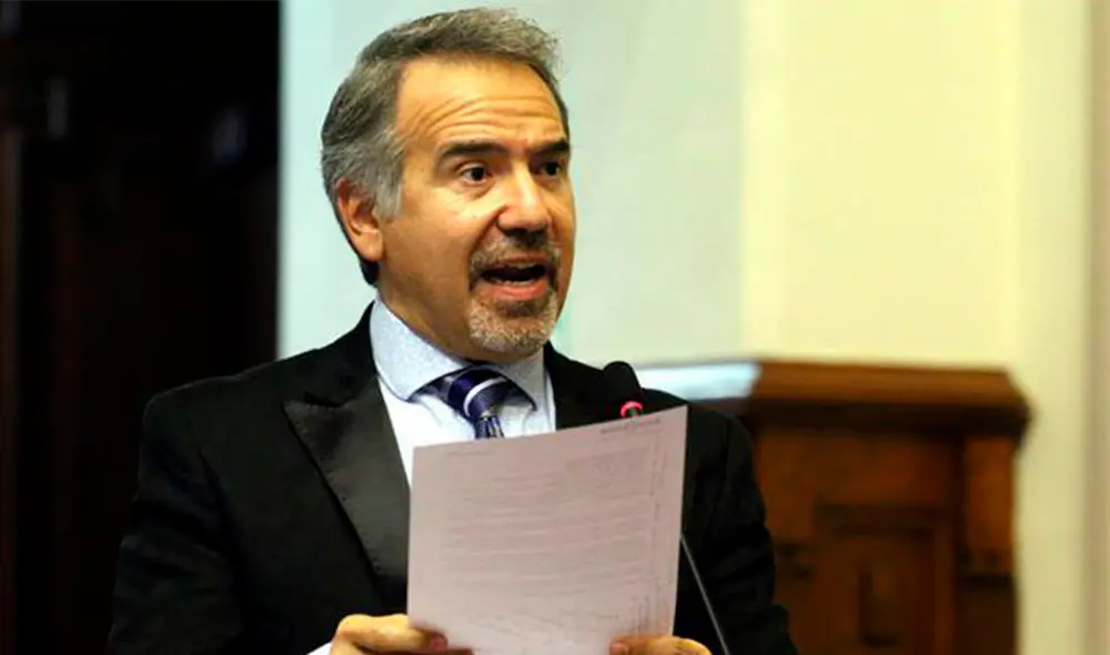 Petrozzi dijo que Lombardi comparte sus principios políticos y lamentó que la contratación del excongresista de la Bancada Liberal haya sido criticada.